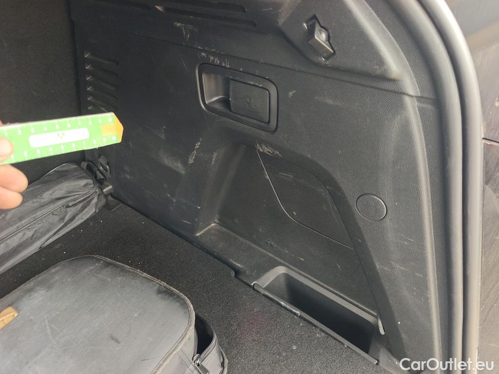  Peugeot  3008 PEUGEOT  / 2020 / 5P / todoterreno 1.5 BlueHDi 96kW (130CV) S&S Allure EAT8 #26