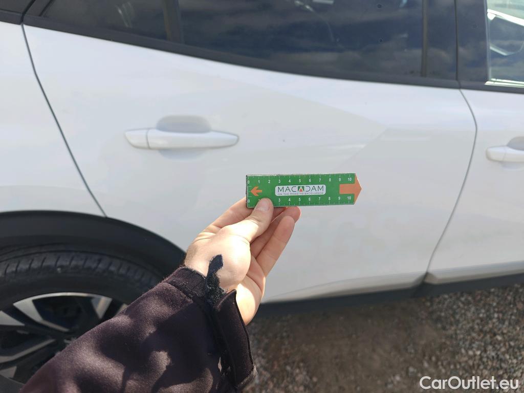  Peugeot  2008 PEUGEOT  / 2019 / 5P / todoterreno Allure BlueHDI 81kW (110CV) #26