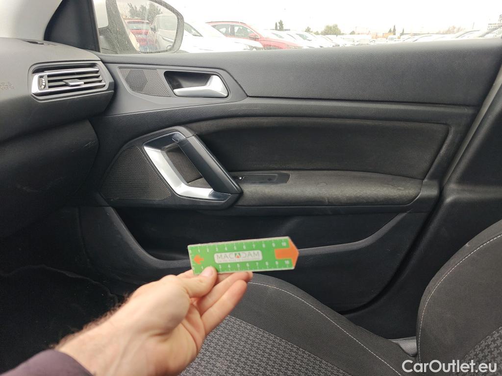  Peugeot  308 PEUGEOT  / 2017 / 5P / berlina con portón 5p Active Pack BlueHDi 130 S&S #19