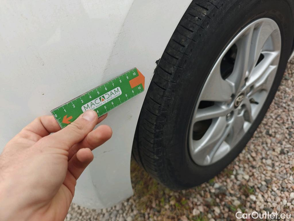  Toyota  Yaris TOYOTA  / 2020 / 5P / berlina con portón 1.5 120H Active Tech #46