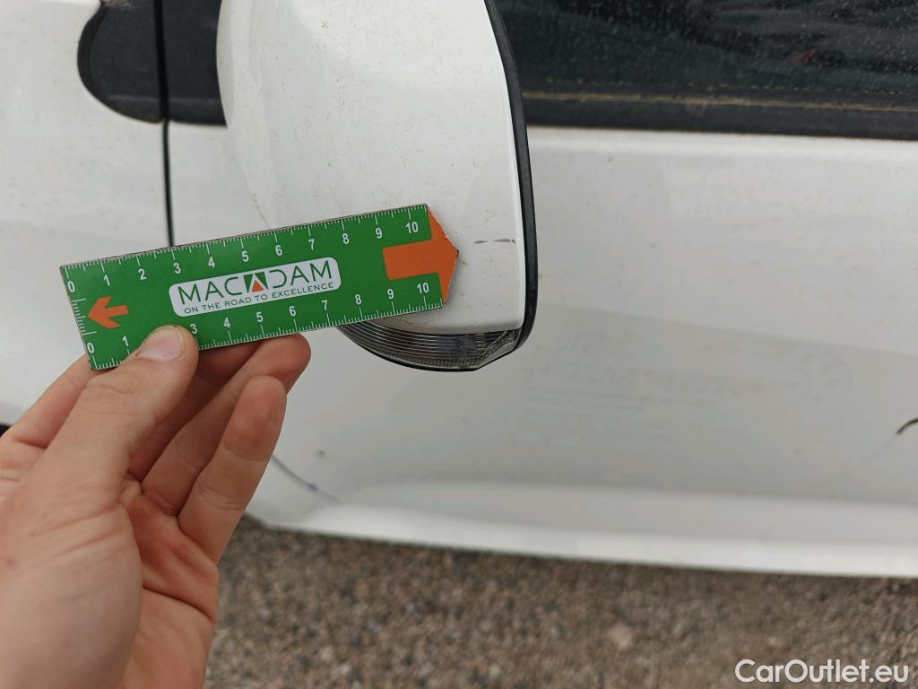  Toyota  Yaris TOYOTA  / 2020 / 5P / berlina con portón 1.5 120H Active Tech #65