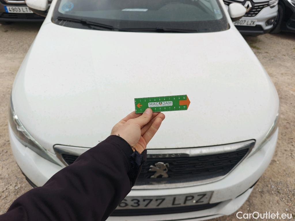  Peugeot  308 PEUGEOT  / 2017 / 5P / berlina con portón 5p Active Pack BlueHDi 130 S&S #41