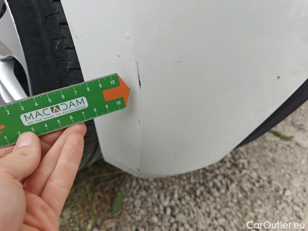  Toyota  Yaris TOYOTA  / 2020 / 5P / berlina con portón 1.5 120H Active Tech #48