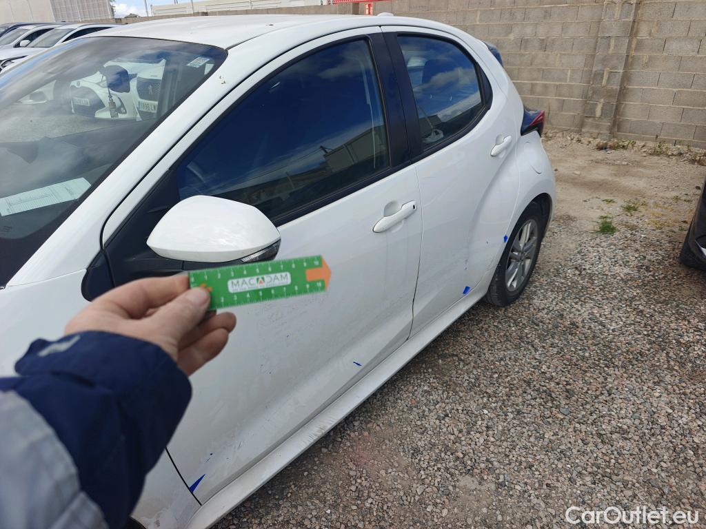  Toyota  Yaris TOYOTA  / 2020 / 5P / berlina con portón 1.5 120H Active Tech #1