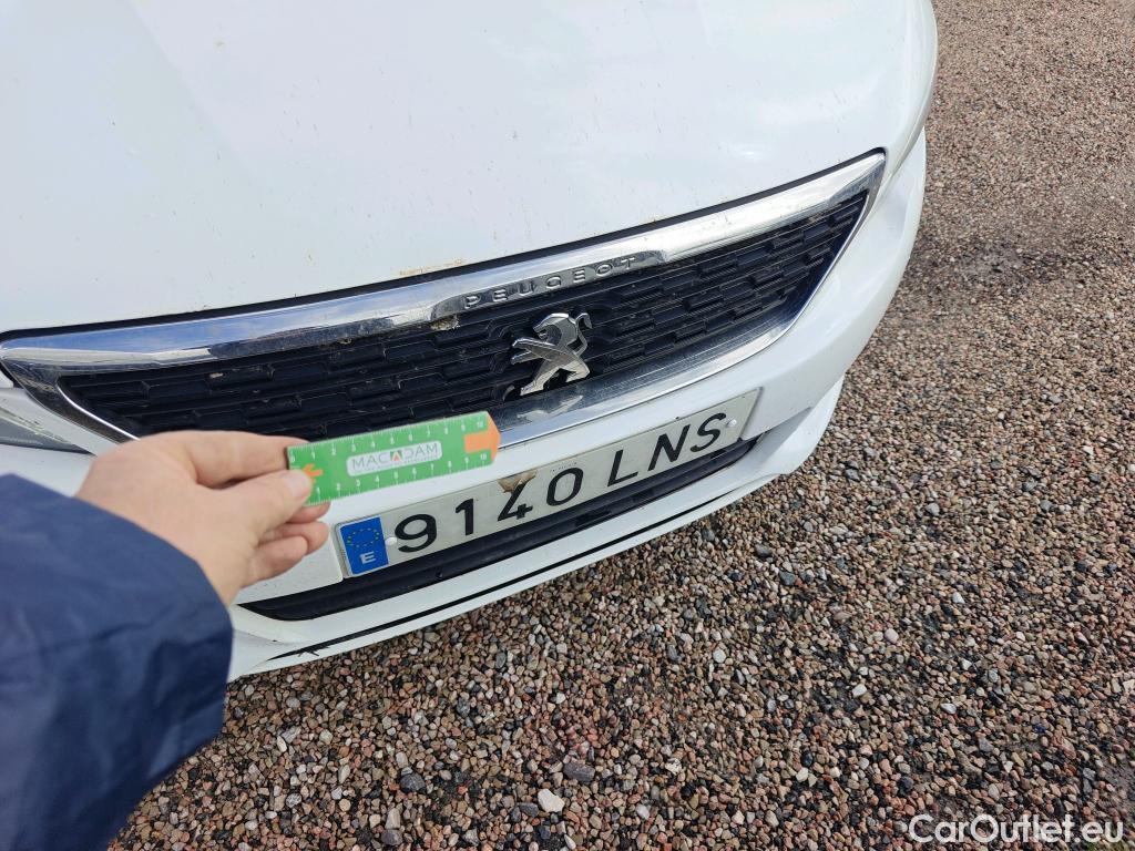  Peugeot  308 PEUGEOT  / 2017 / 5P / berlina con portón 5p Active Pack BlueHDi 130 S&S #14