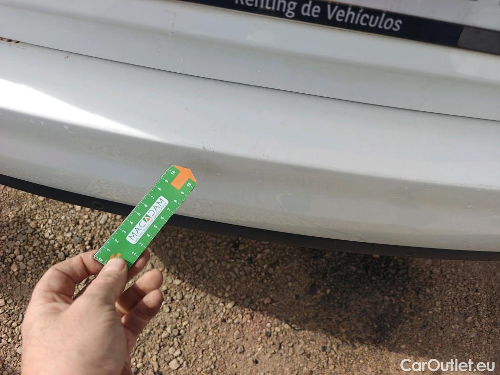  Peugeot  308 PEUGEOT  / 2017 / 5P / berlina con portón 5p Active Pack BlueHDi 130 S&S #20