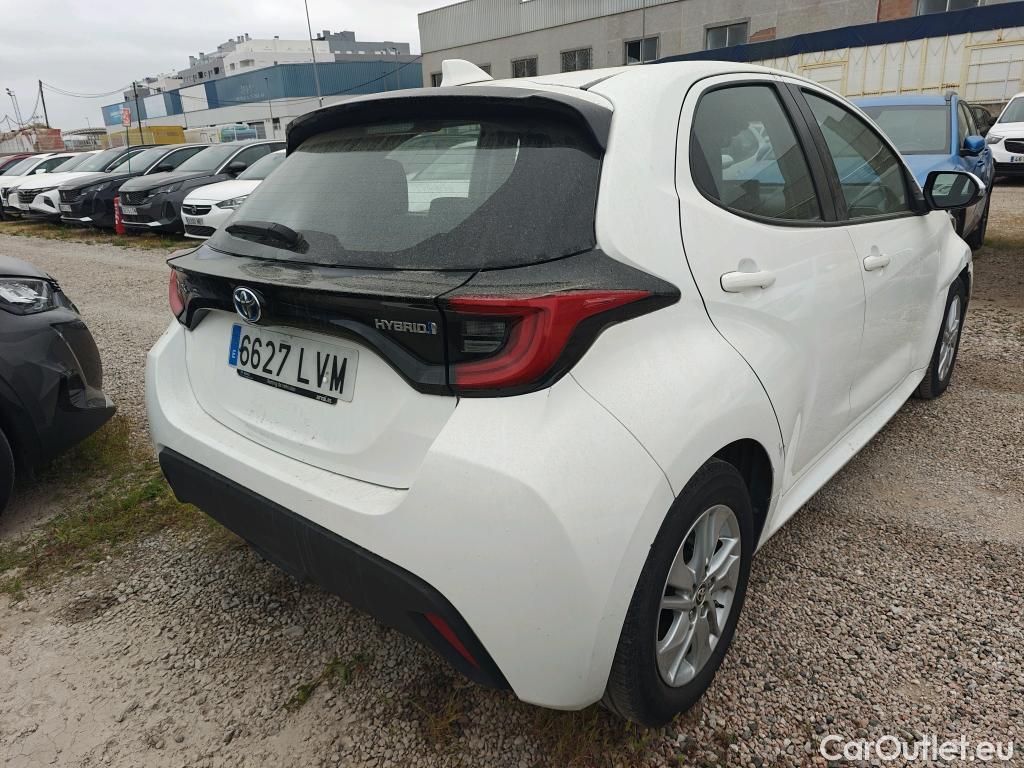  Toyota  Yaris TOYOTA  / 2020 / 5P / berlina con portón 1.5 120H Active Tech #44