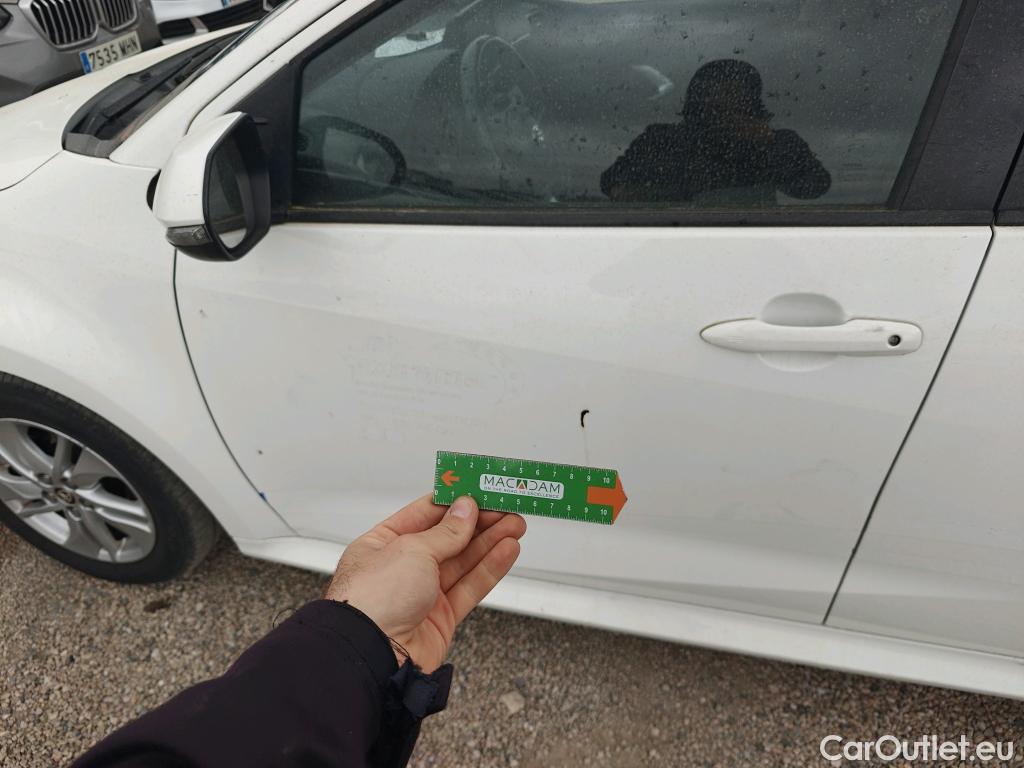  Toyota  Yaris TOYOTA  / 2020 / 5P / berlina con portón 1.5 120H Active Tech #24