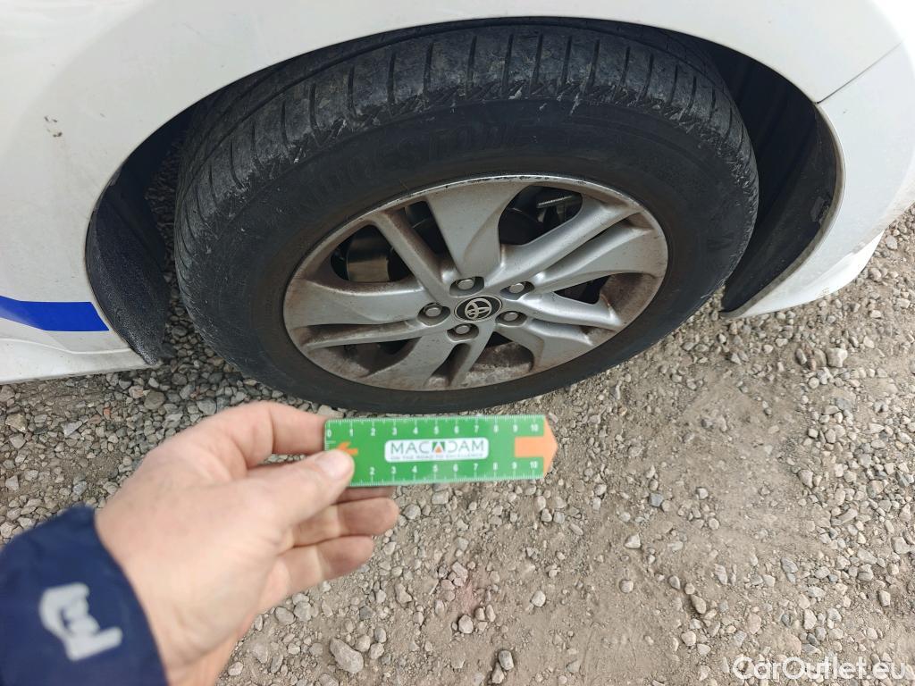  Toyota  Yaris TOYOTA  / 2020 / 5P / berlina con portón 1.5 120H Active Tech #8