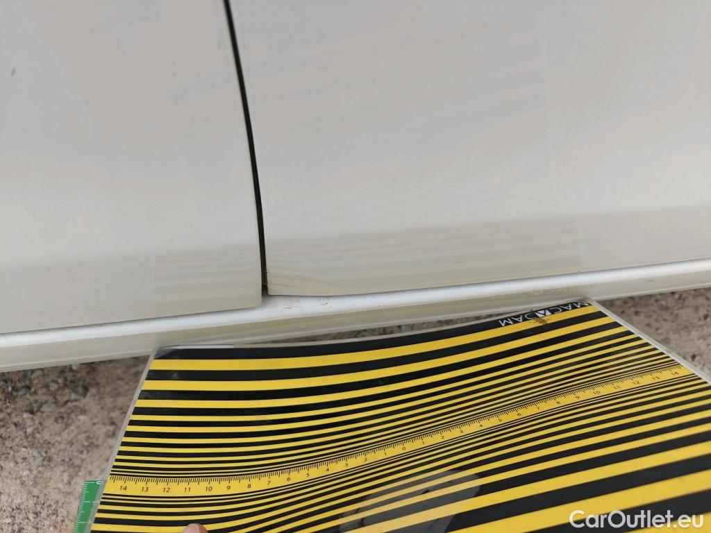  Peugeot  308 PEUGEOT  / 2017 / 5P / berlina con portón 5p Active Pack BlueHDi 130 S&S #4