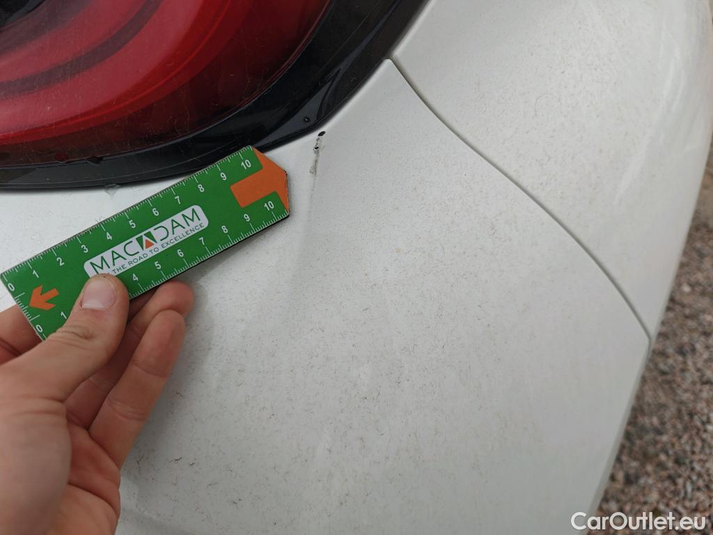  Toyota  Yaris TOYOTA  / 2020 / 5P / berlina con portón 1.5 120H Active Tech #45