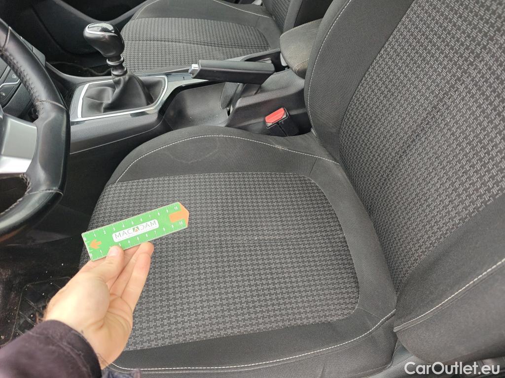  Peugeot  308 PEUGEOT  / 2017 / 5P / berlina con portón 5p Active Pack BlueHDi 130 S&S #15