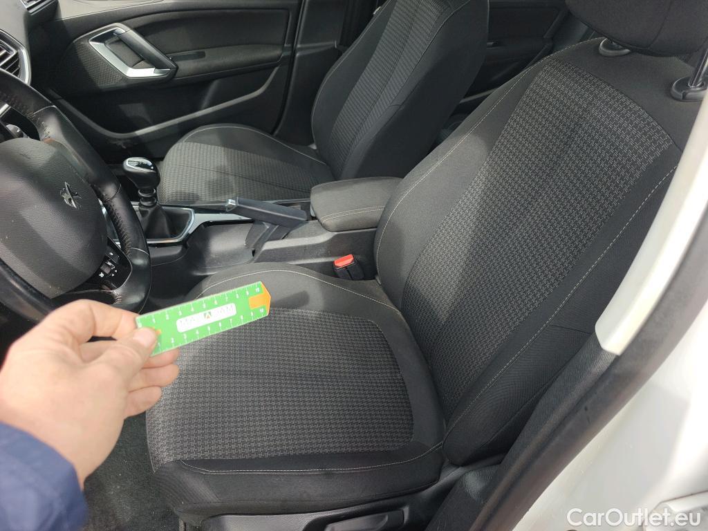  Peugeot  308 PEUGEOT  / 2017 / 5P / berlina con portón 5p Active Pack BlueHDi 130 S&S #30