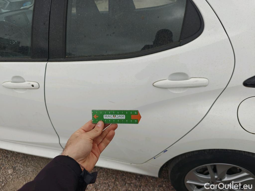  Toyota  Yaris TOYOTA  / 2020 / 5P / berlina con portón 1.5 120H Active Tech #53