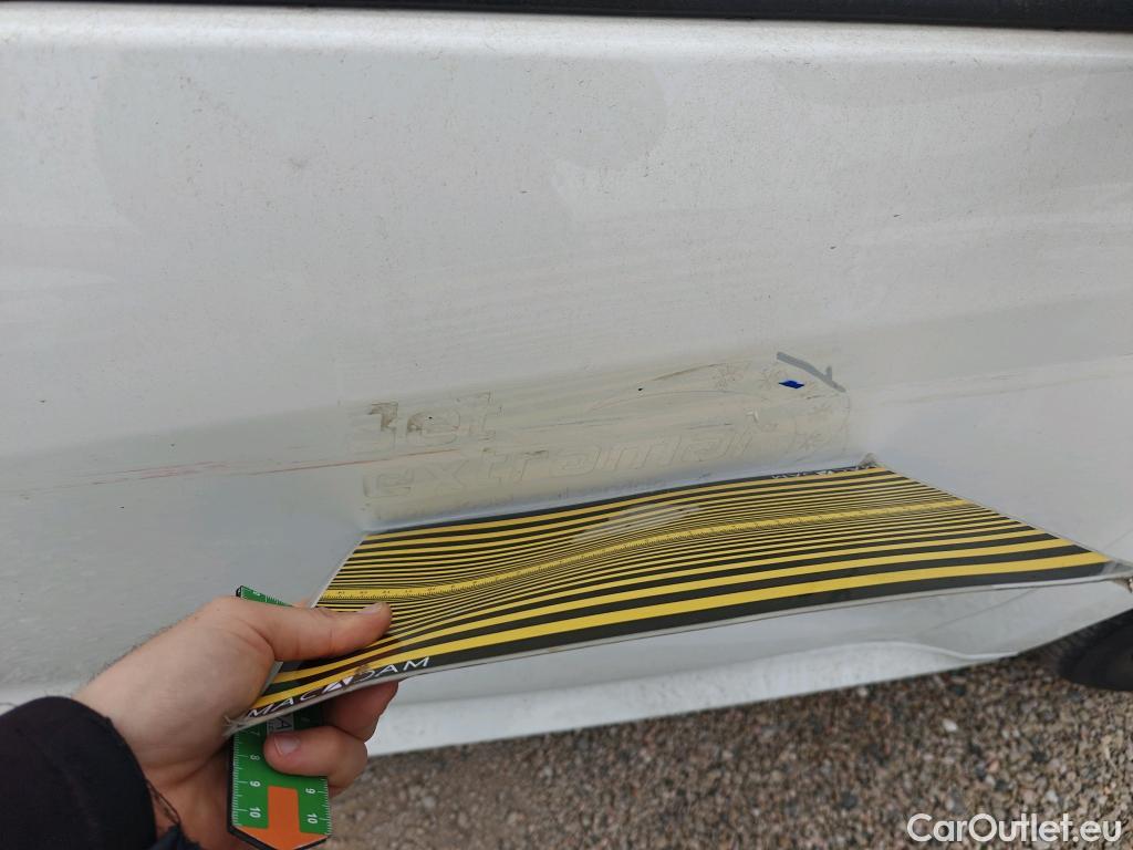  Toyota  Yaris TOYOTA  / 2020 / 5P / berlina con portón 1.5 120H Active Tech #5