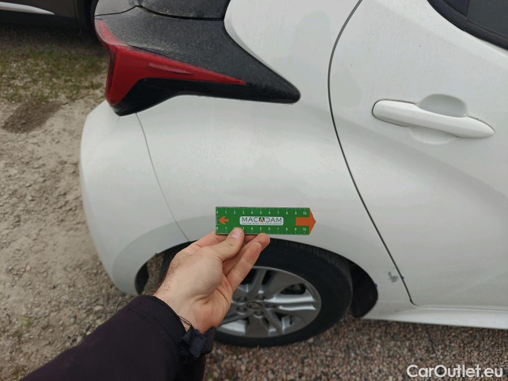  Toyota  Yaris TOYOTA  / 2020 / 5P / berlina con portón 1.5 120H Active Tech #14