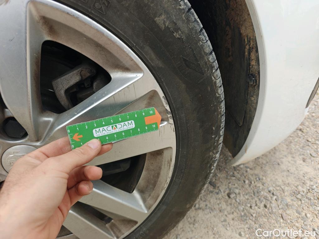  Peugeot  308 PEUGEOT  / 2017 / 5P / berlina con portón 5p Active Pack BlueHDi 130 S&S #18