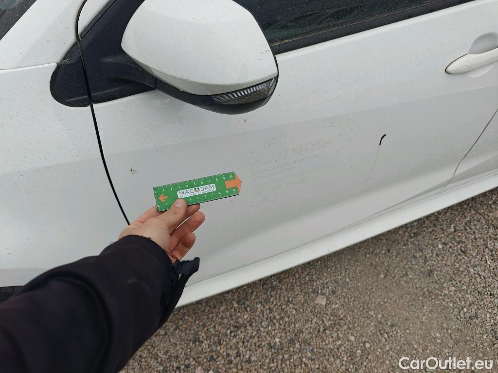  Toyota  Yaris TOYOTA  / 2020 / 5P / berlina con portón 1.5 120H Active Tech #23