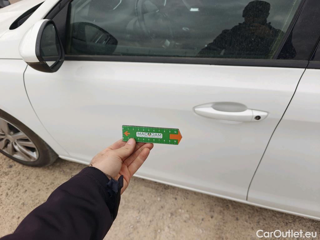  Peugeot  308 PEUGEOT  / 2017 / 5P / berlina con portón 5p Active Pack BlueHDi 130 S&S #45