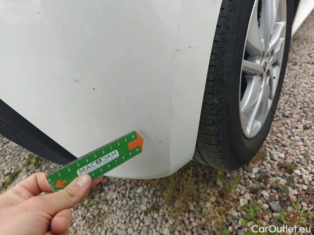  Toyota  Yaris TOYOTA  / 2020 / 5P / berlina con portón 1.5 120H Active Tech #47