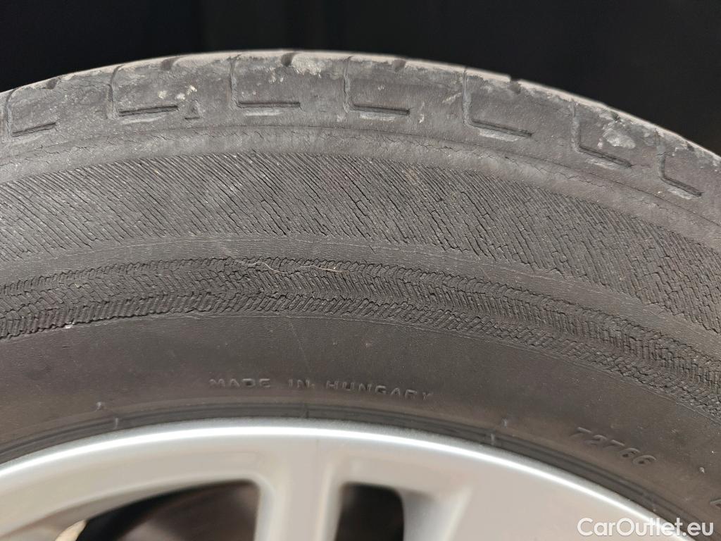  Toyota  Yaris TOYOTA  / 2020 / 5P / berlina con portón 1.5 120H Active Tech #35