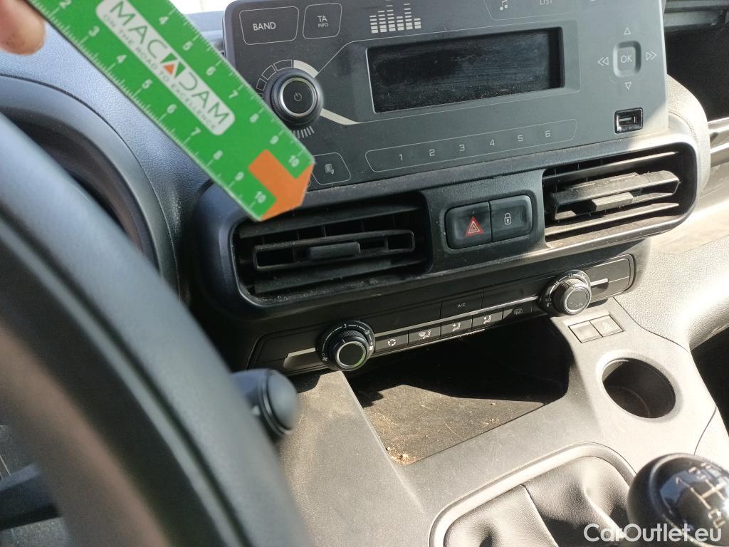  Citroen  Berlingo CITROEN  / 2018 / 3P / furgón derivado de turismo Talla M BlueHDi 100 CONTROL #24