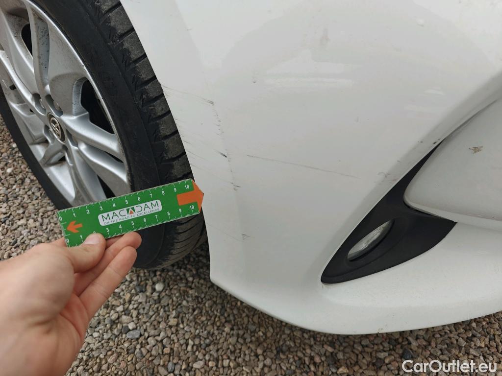  Toyota  Yaris TOYOTA  / 2020 / 5P / berlina con portón 1.5 120H Active Tech #51