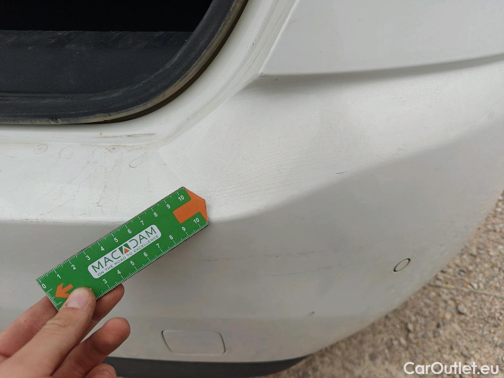  Peugeot  308 PEUGEOT  / 2017 / 5P / berlina con portón 5p Active Pack BlueHDi 130 S&S #8