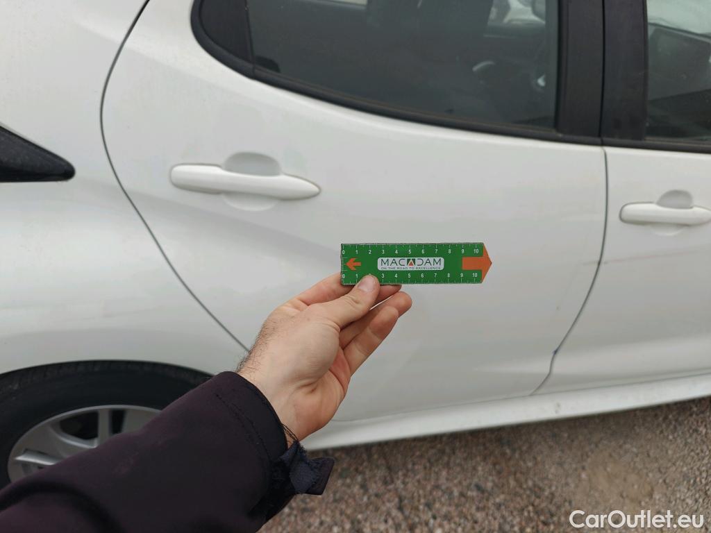  Toyota  Yaris TOYOTA  / 2020 / 5P / berlina con portón 1.5 120H Active Tech #28