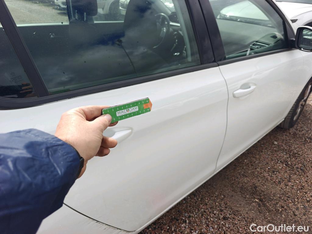  Peugeot  308 PEUGEOT  / 2017 / 5P / berlina con portón 5p Active Pack BlueHDi 130 S&S #8