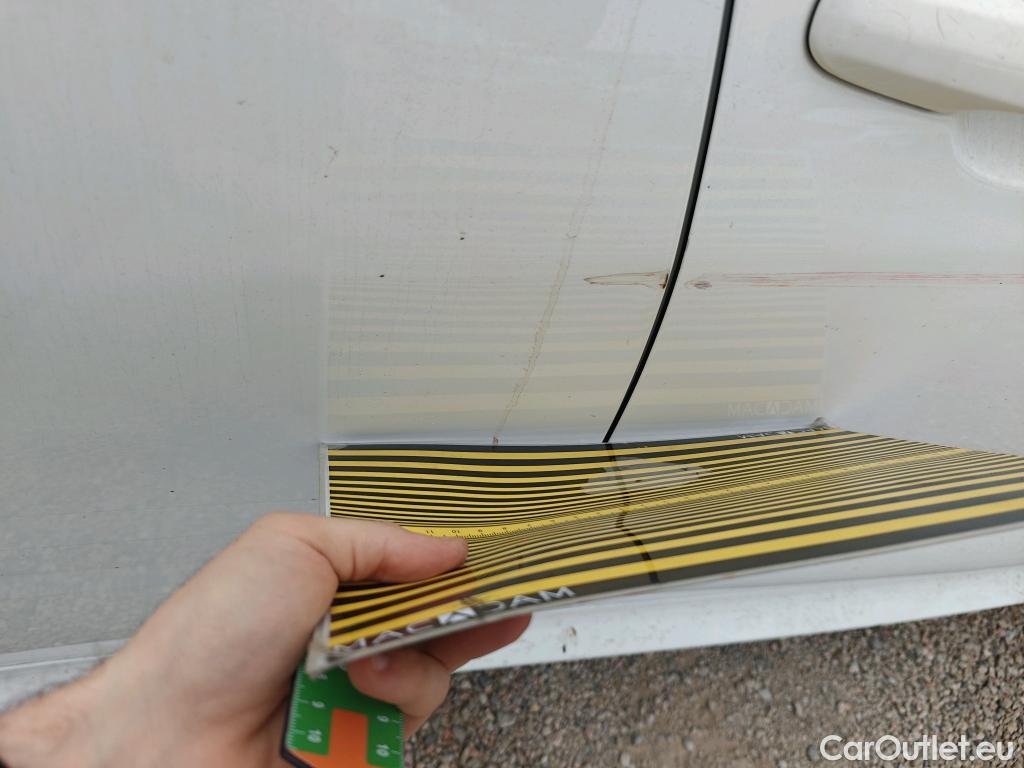  Toyota  Yaris TOYOTA  / 2020 / 5P / berlina con portón 1.5 120H Active Tech #29