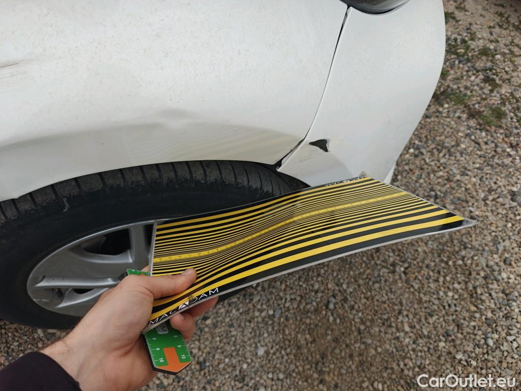  Toyota  Yaris TOYOTA  / 2020 / 5P / berlina con portón 1.5 120H Active Tech #13