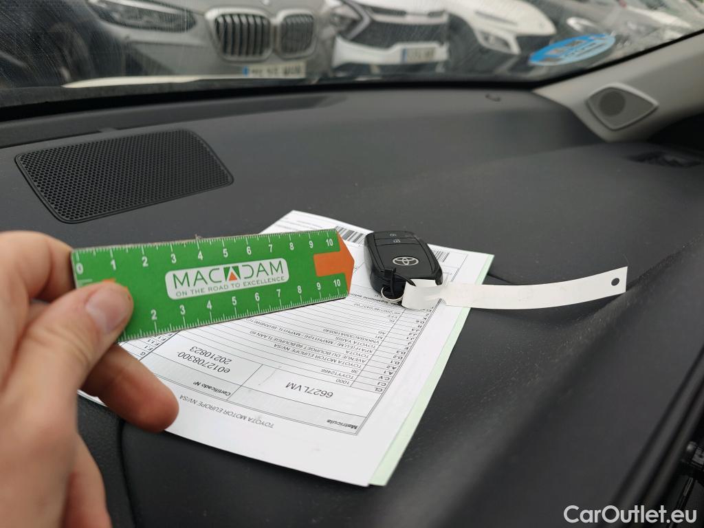  Toyota  Yaris TOYOTA  / 2020 / 5P / berlina con portón 1.5 120H Active Tech #2