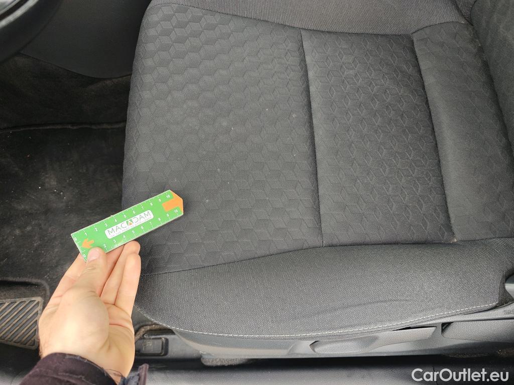  Toyota  Yaris TOYOTA  / 2020 / 5P / berlina con portón 1.5 120H Active Tech #63