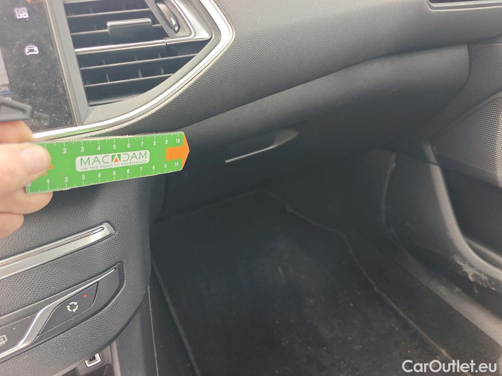  Peugeot  308 PEUGEOT  / 2017 / 5P / berlina con portón 5p Active Pack BlueHDi 130 S&S #12