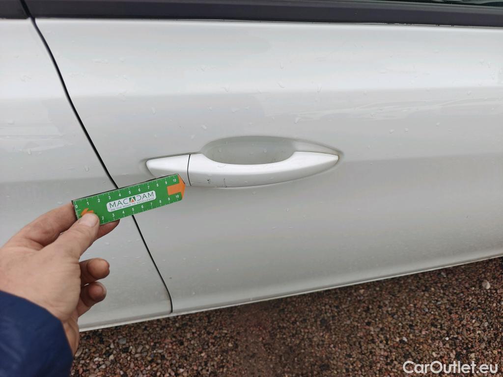  Peugeot  308 PEUGEOT  / 2017 / 5P / berlina con portón 5p Active Pack BlueHDi 130 S&S #26