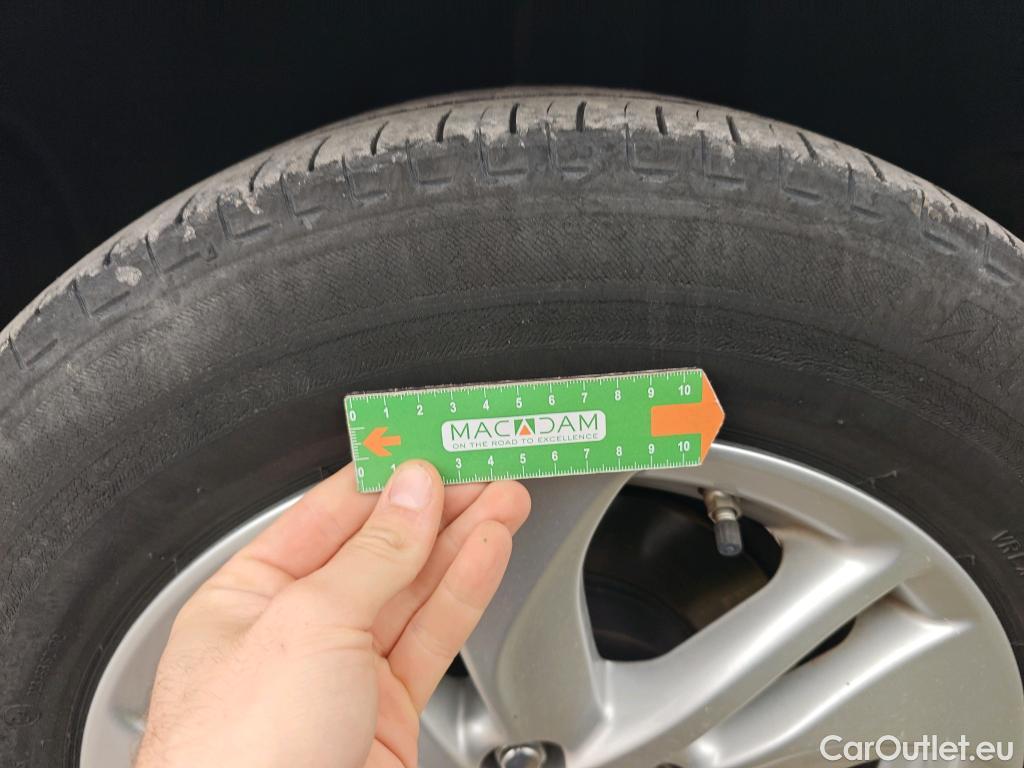  Toyota  Yaris TOYOTA  / 2020 / 5P / berlina con portón 1.5 120H Active Tech #55