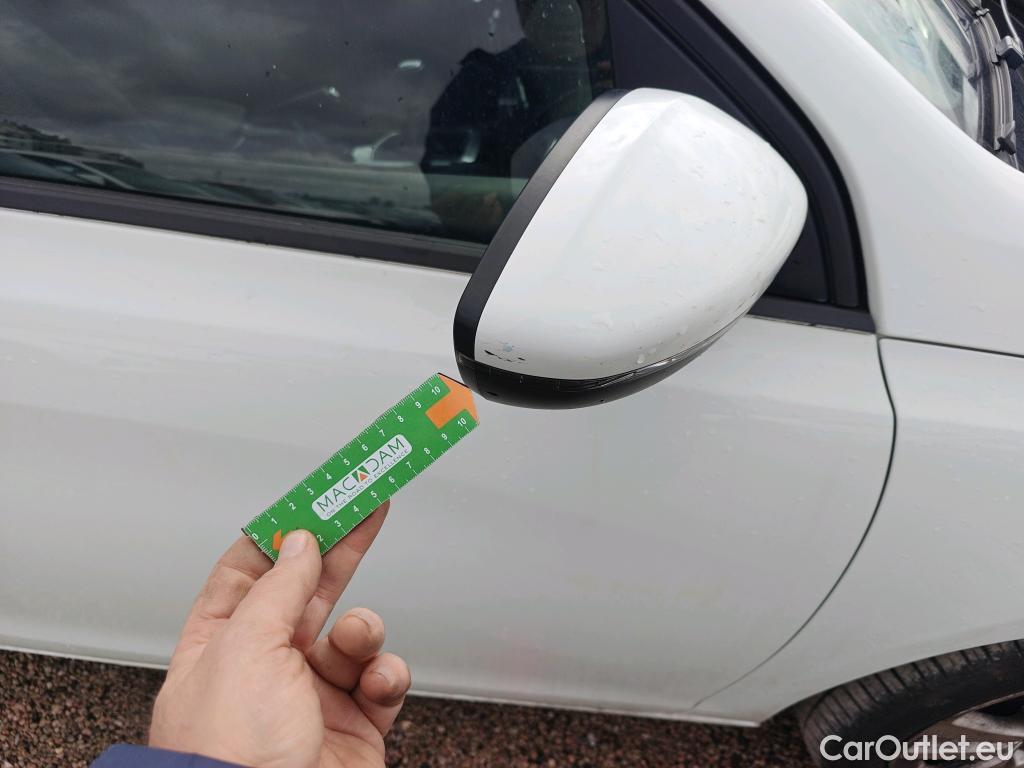  Peugeot  308 PEUGEOT  / 2017 / 5P / berlina con portón 5p Active Pack BlueHDi 130 S&S #24