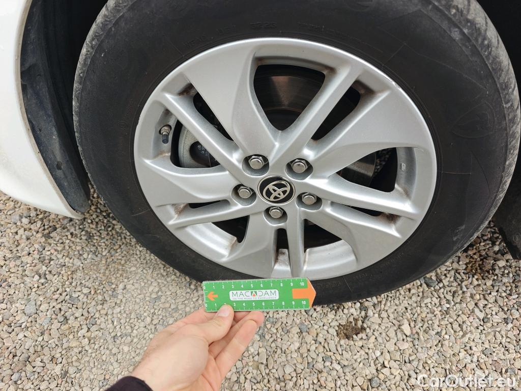  Toyota  Yaris TOYOTA  / 2020 / 5P / berlina con portón 1.5 120H Active Tech #60