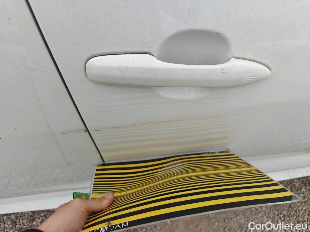  Toyota  Yaris TOYOTA  / 2020 / 5P / berlina con portón 1.5 120H Active Tech #9