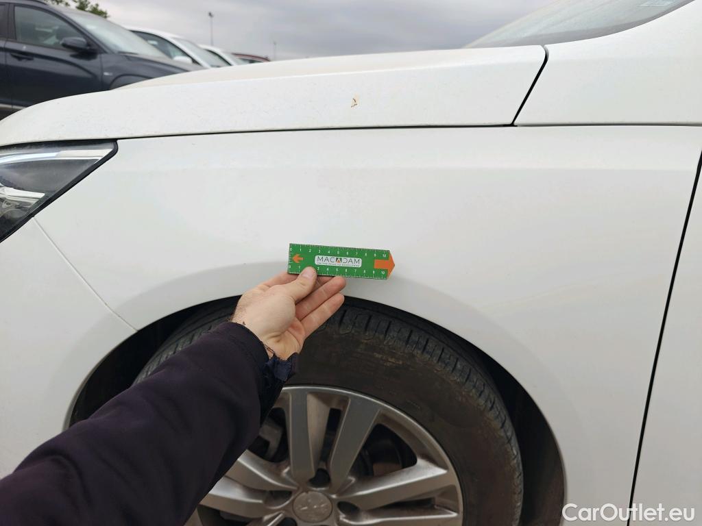  Peugeot  308 PEUGEOT  / 2017 / 5P / berlina con portón 5p Active Pack BlueHDi 130 S&S #31