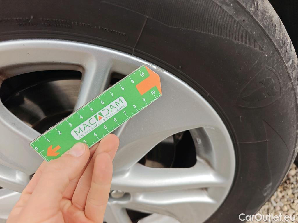  Toyota  Yaris TOYOTA  / 2020 / 5P / berlina con portón 1.5 120H Active Tech #61