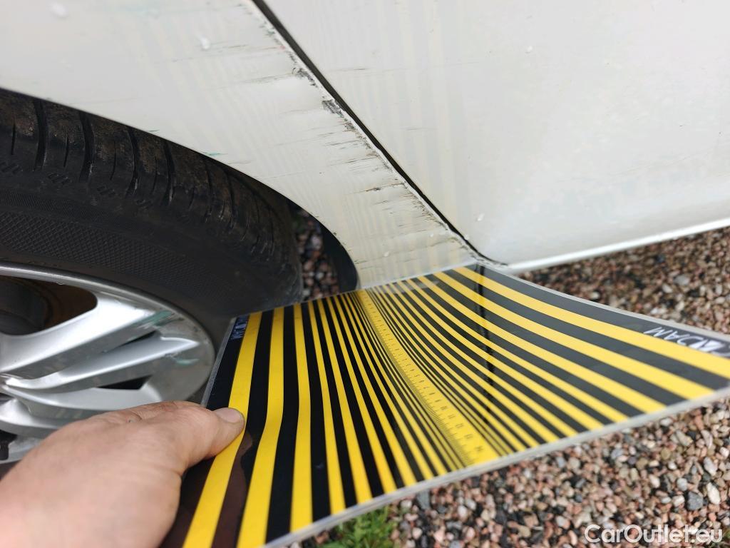  Peugeot  308 PEUGEOT  / 2017 / 5P / berlina con portón 5p Active Pack BlueHDi 130 S&S #4