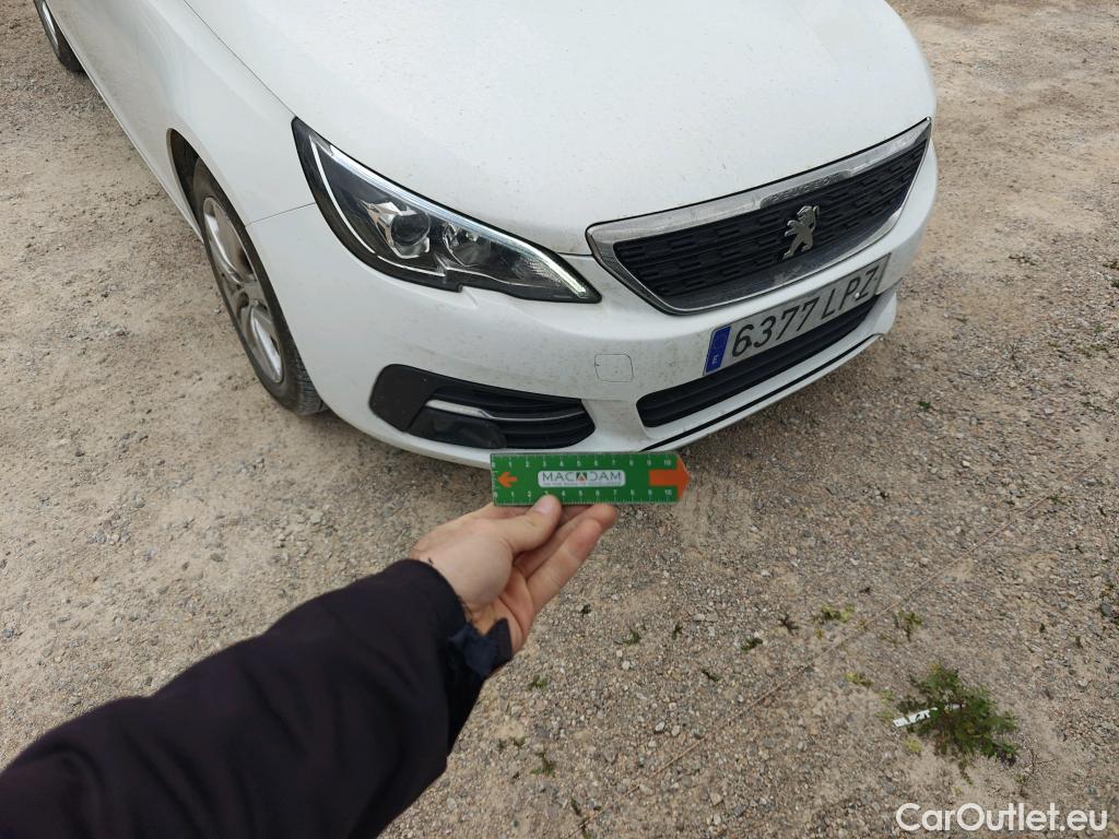  Peugeot  308 PEUGEOT  / 2017 / 5P / berlina con portón 5p Active Pack BlueHDi 130 S&S #26