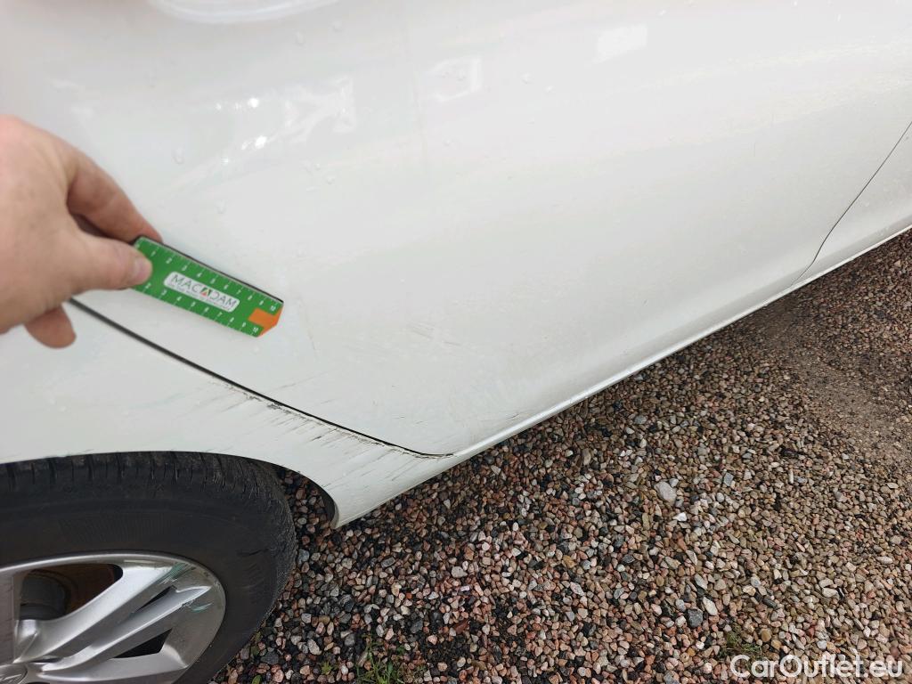  Peugeot  308 PEUGEOT  / 2017 / 5P / berlina con portón 5p Active Pack BlueHDi 130 S&S #9