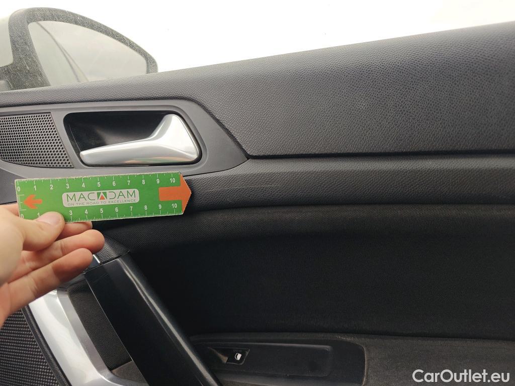  Peugeot  308 PEUGEOT  / 2017 / 5P / berlina con portón 5p Active Pack BlueHDi 130 S&S #20