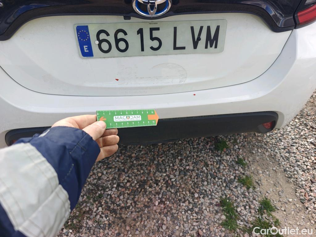  Toyota  Yaris TOYOTA  / 2020 / 5P / berlina con portón 1.5 120H Active Tech #18