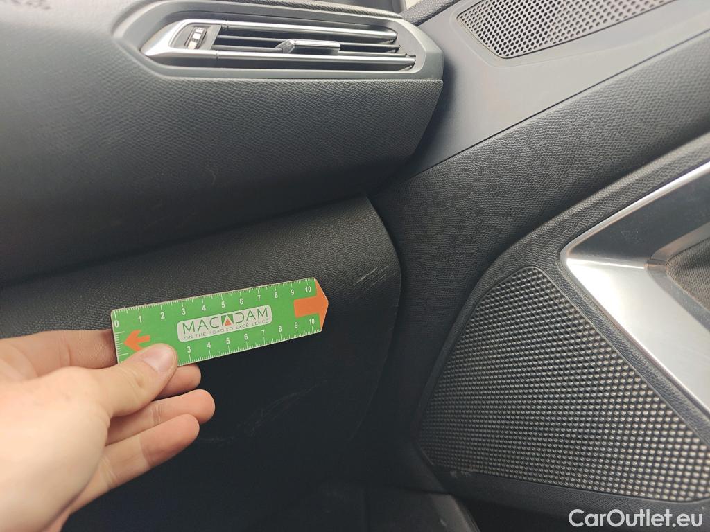  Peugeot  308 PEUGEOT  / 2017 / 5P / berlina con portón 5p Active Pack BlueHDi 130 S&S #22