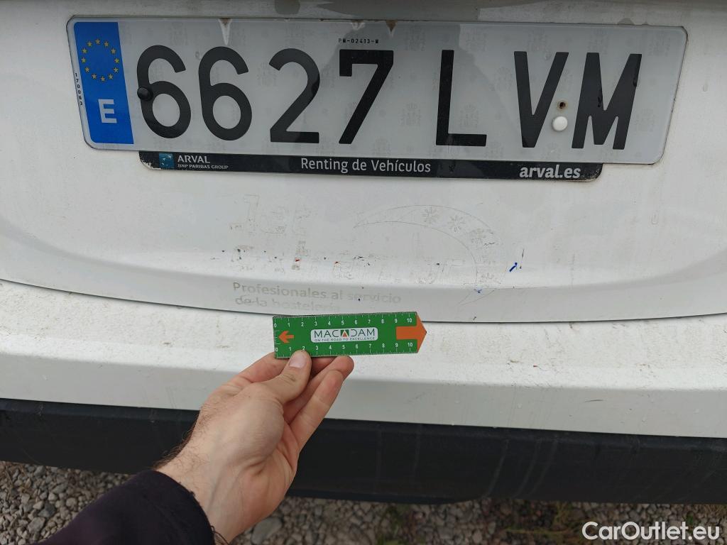  Toyota  Yaris TOYOTA  / 2020 / 5P / berlina con portón 1.5 120H Active Tech #21