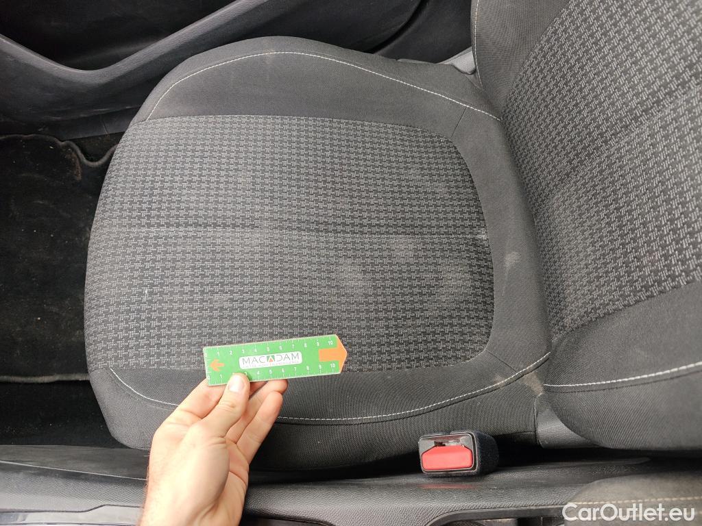  Peugeot  308 PEUGEOT  / 2017 / 5P / berlina con portón 5p Active Pack BlueHDi 130 S&S #13